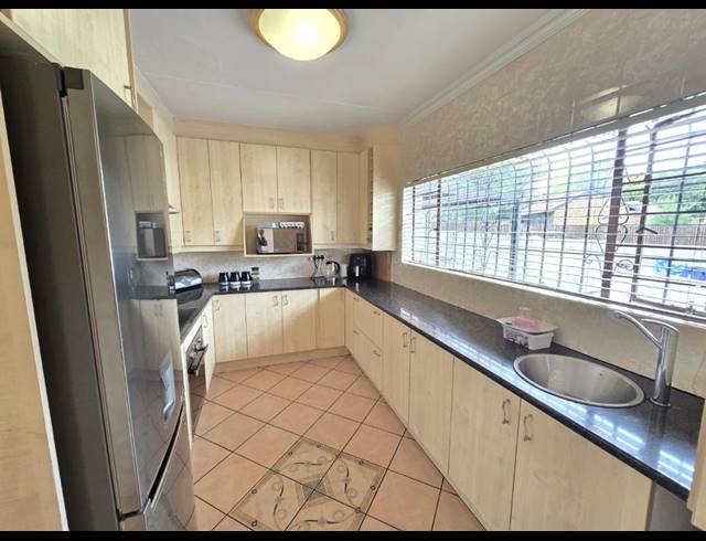 3 BEDROOM FREEHOLD FOR SALE IN BRACKENHURST